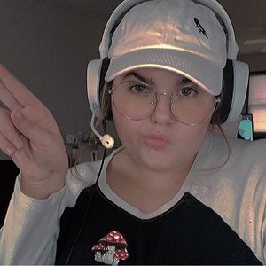 Meet your Posher, Dezirae